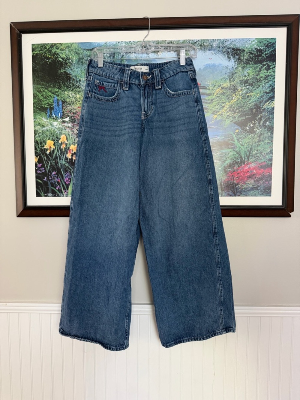 Hollister cherry Wide Leg Women’s Jeans in Medium Blue